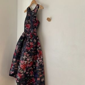 ML MONIQUE LHUILLIER Floral Jadore Gown Size 4